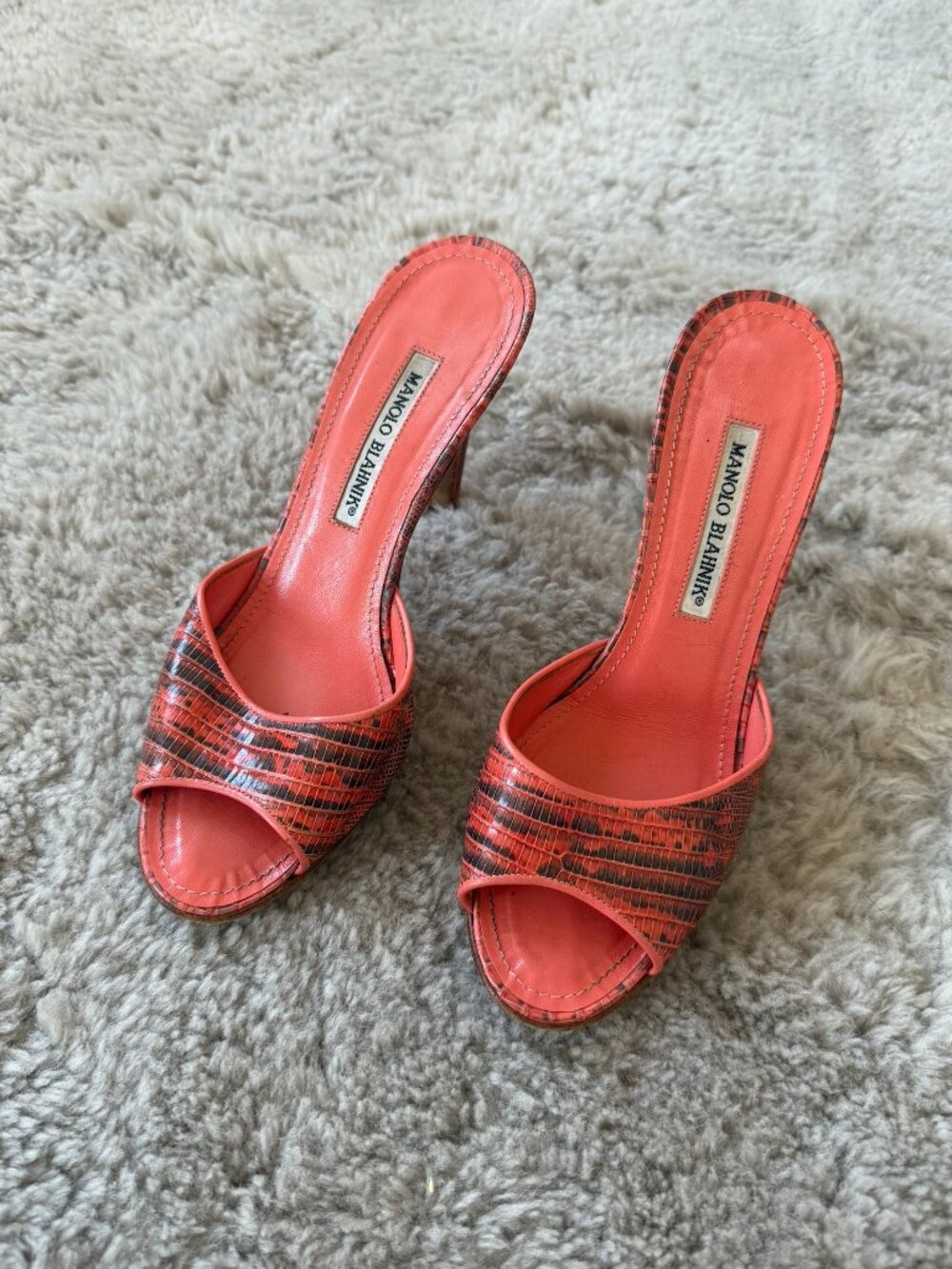 Manolo Blahnik Coral Lizard Embossed Peep Toe Mule Heels Size 39